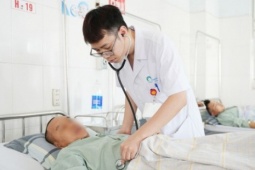 Chạy marathon, 2 người đàn ông nhập viện cấp cứu