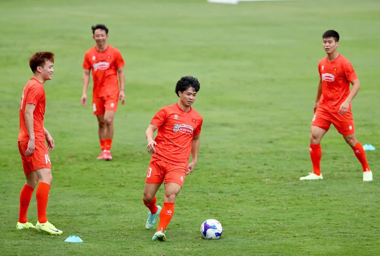Công Phượng chia tay ĐT Việt Nam vì chấn thương.