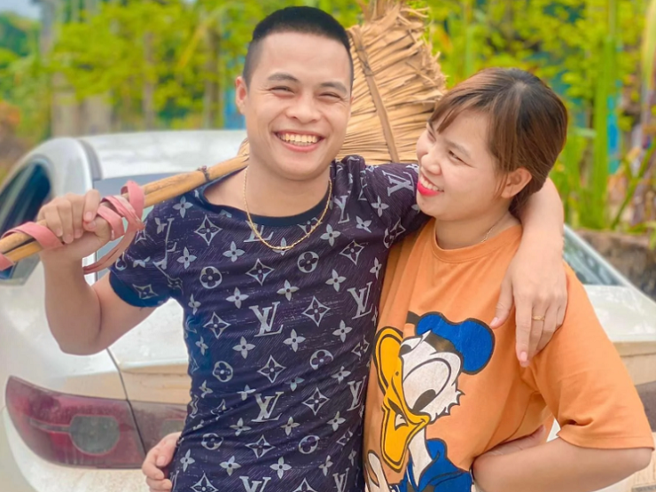 Anh Lê Văn Hải và vợ.