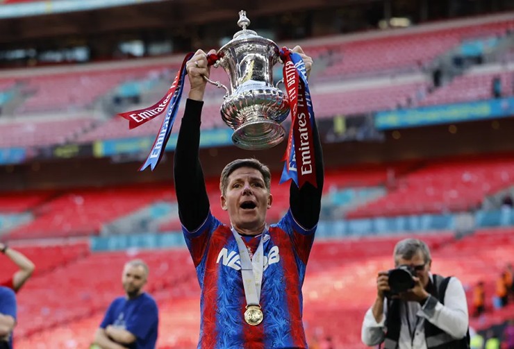 HLV Glasner lo ngại về khả năng cạnh tranh của đội bóng tại Europa League