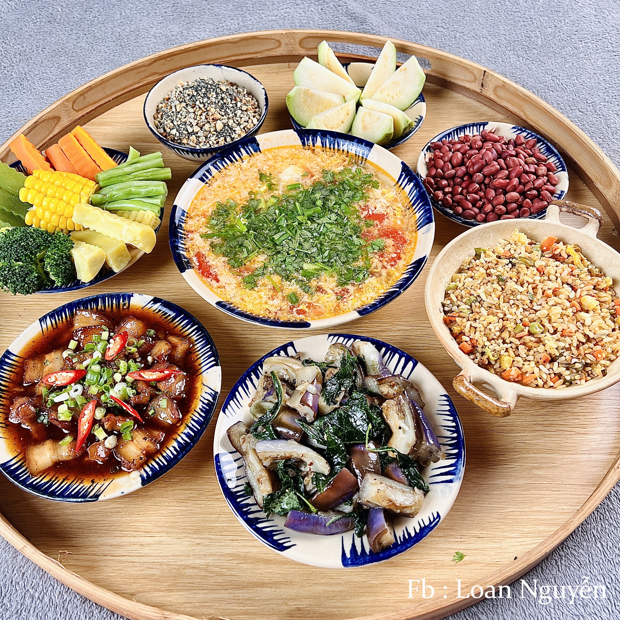 Thịt heo kho - Cà tím xào - Cơm rang - Rau củ luộc - Canh cà chua trứng - Muối lạc vừng