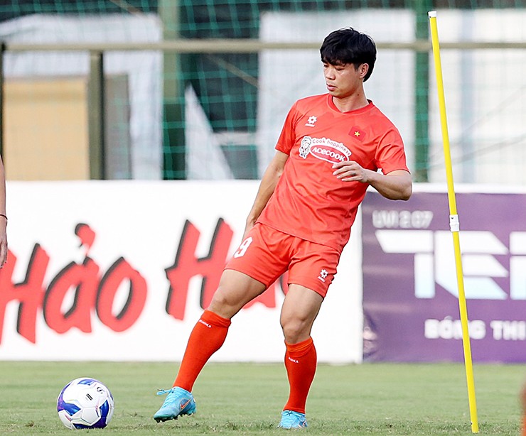 Công Phượng chia tay ĐT Việt Nam vì chấn thương.