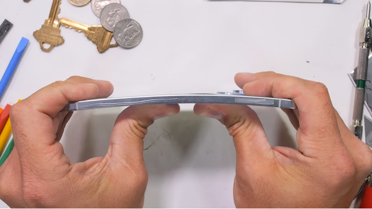 Galaxy S25 Edge đã "sống sót" qua bài thử nghiệm độ bền khắc nghiệt.