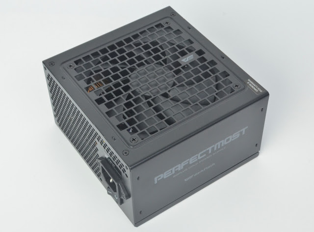 Thiết kế nhỏ gọn với quạt 120mm