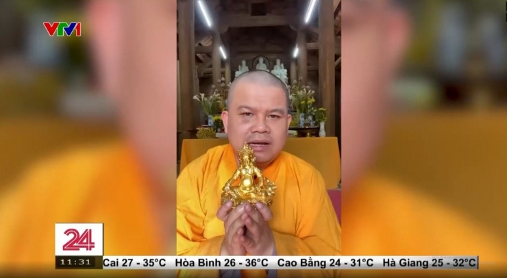 Thực tế, màn trò chuyện này được VTV24 dàn dựng dựa trên các đoạn video có sẵn của sư thầy trong những buổi livestream hoặc clip đã đăng tải trên TikTok. Song vì nội dung có phần dí dỏm, hài hước nên không ít cư dân mạng đã thả tim rần rần và bàn luận rôm rả.