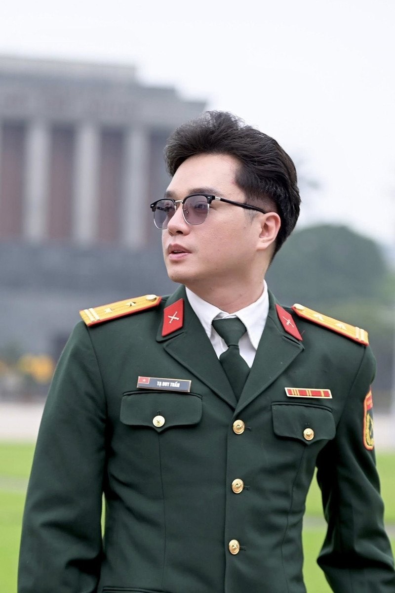 Trung tá quân đội 42 tuổi trẻ đẹp như hot boy là ai? - 3