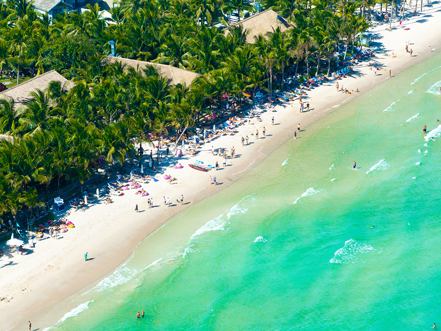 Kiên Giang tiếp tục khẳng định vai trò là một trong những trung tâm kinh tế biển của vùng với thế mạnh về nông, thủy sản, du lịch, phát triển đô thị, nhất là khu kinh tế Phú Quốc.