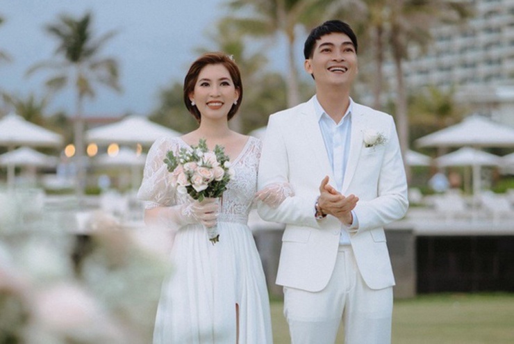 Khương Ngọc và vợ đã có 7 năm đồng hành, tuy nhiên cô rất ít lộ diện trước truyền thông.