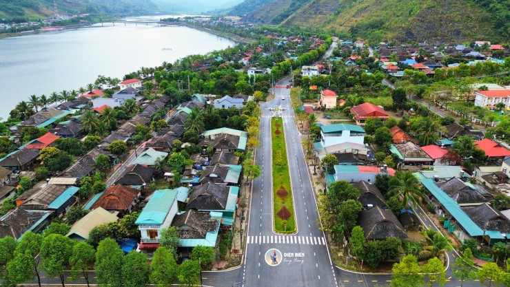 Cung đường đẹp như tranh, được ví von là 'Hội An thu nhỏ' ở Điện Biên - 1