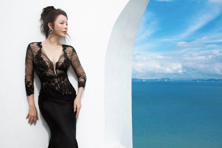 Lý Nhã Kỳ khoe đường cong nghẹt thở - 4