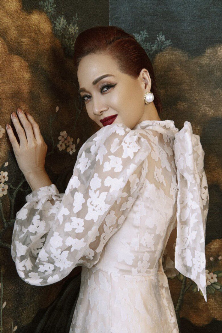Gu thời trang của 3 biểu tượng nhan sắc "nghiêng nước nghiêng thành" showbiz Việt: Ngoài 50 vẫn sang trọng, tỏa khí chất ngời ngời - 16