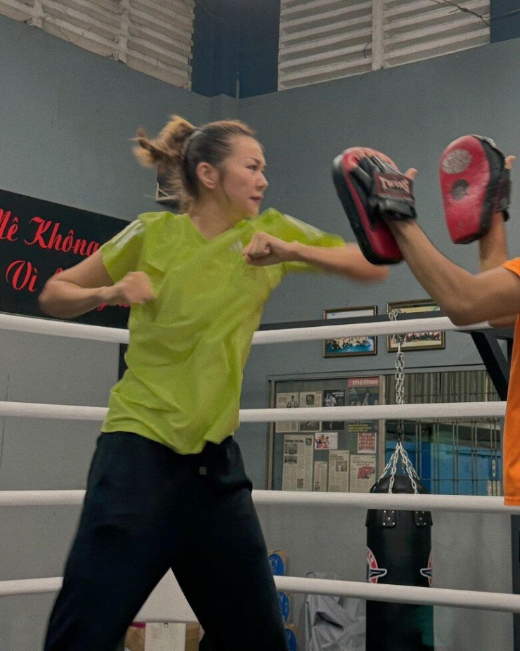 Boxing chính là bộ môn mà siêu mẫu, diễn viên đình đám gắn bó nhiều năm qua.