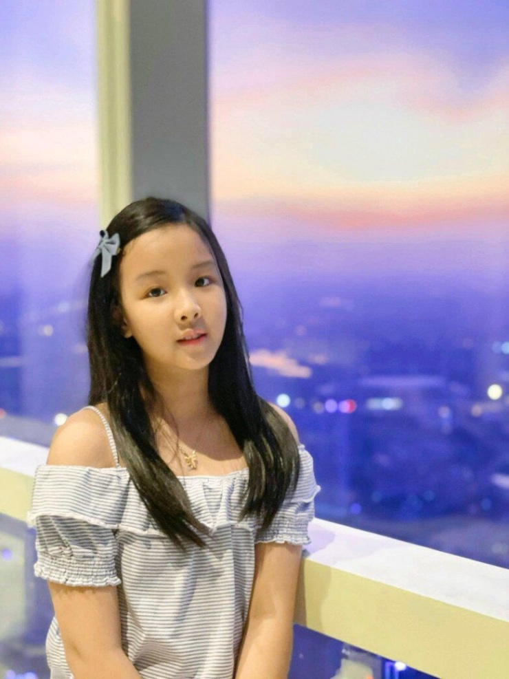 Nhan sắc cô con gái út xinh xắn và nhiều tiềm năng ở phía trước.