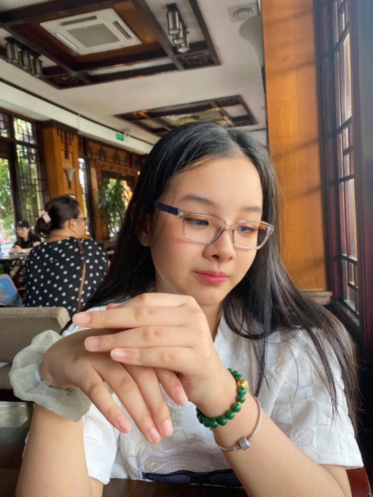 Hình ảnh cận mặt của cô bé 12 tuổi được nhiều người nhận xét là "bản sao" của mẹ Hoa hậu.