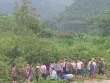 Gần 100 người tìm kiếm cô gái mất tích do mưa lũ ở Hoà Bình