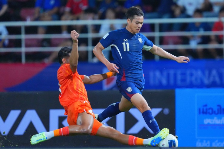 Thái Lan sớm có bàn thắng trước Ấn Độ
