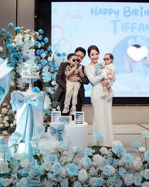 Vợ chồng thiếu gia Phan Thành hiện đã có "đủ nếp, đủ tẻ" với bé trai Kyle và bé gái Tiffany. (Ảnh: IGNV).