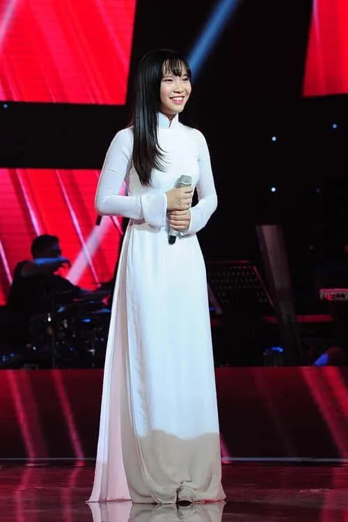 Bảo Uyên tham gia Giọng Hát Việt 2015 khi 16 tuổi, là học trò của ca sĩ Mỹ Tâm. Cô dừng chân ở vòng Bán kết.