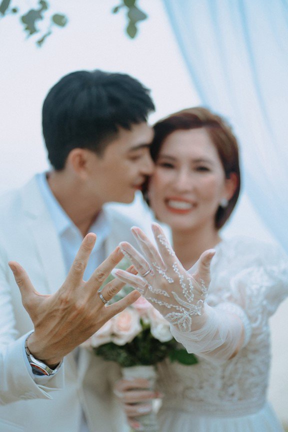 Cuộc sống bí ẩn của nam nghệ sĩ là đại gia ngầm: Lần duy nhất công khai vợ là đám cưới, có con gái 4 tuổi - 3