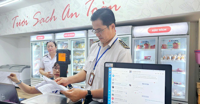Bình Dương kiểm tra đột xuất các cửa hàng của Công ty C.P. Việt Nam - 4