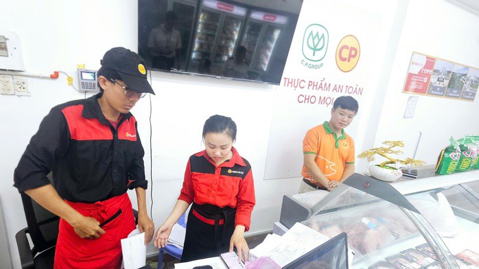 Bình Dương kiểm tra đột xuất các cửa hàng của Công ty C.P. Việt Nam - 7