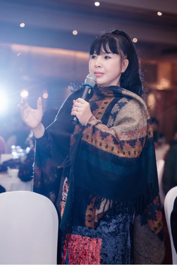 Nữ NSND từng nổi danh là &#39;Em bé Hà Nội&#39; xinh đẹp, nhan sắc tuổi hưu giờ ra sao? - 8
