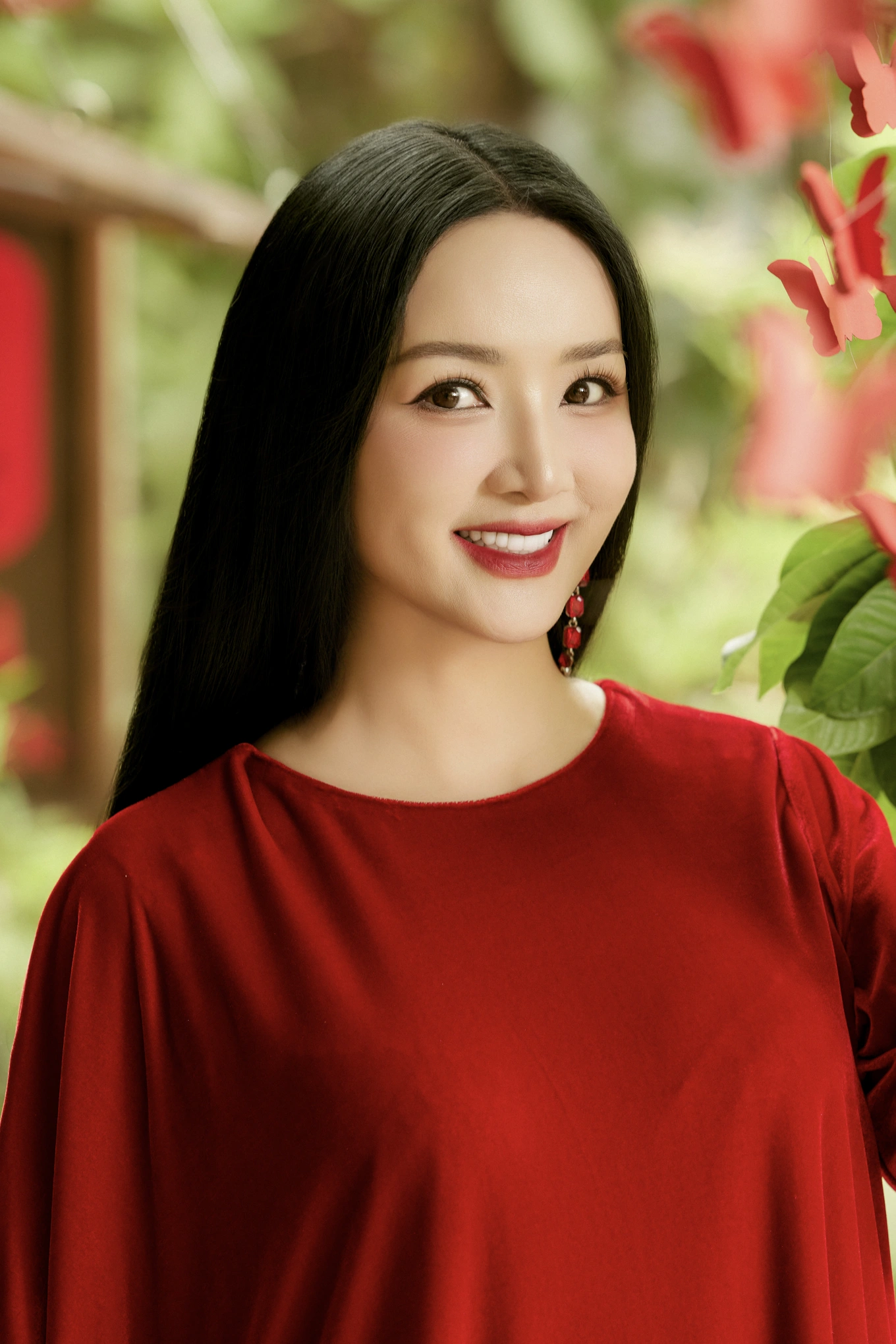 Gu thời trang của 3 biểu tượng nhan sắc "nghiêng nước nghiêng thành" showbiz Việt: Ngoài 50 vẫn sang trọng, tỏa khí chất ngời ngời - 2