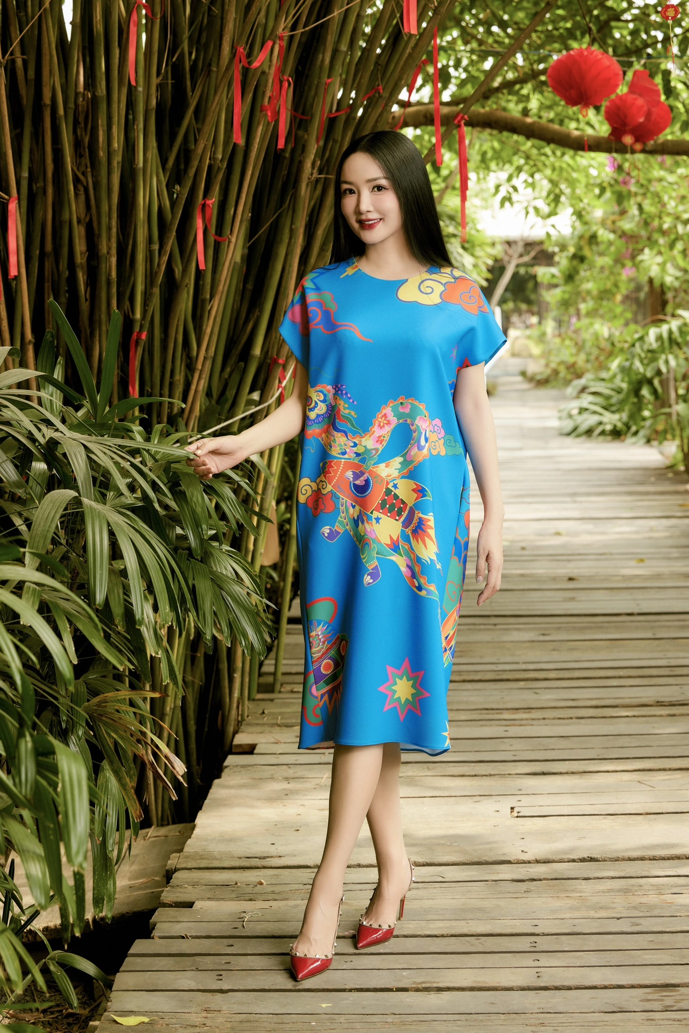 Gu thời trang của 3 biểu tượng nhan sắc "nghiêng nước nghiêng thành" showbiz Việt: Ngoài 50 vẫn sang trọng, tỏa khí chất ngời ngời - 3
