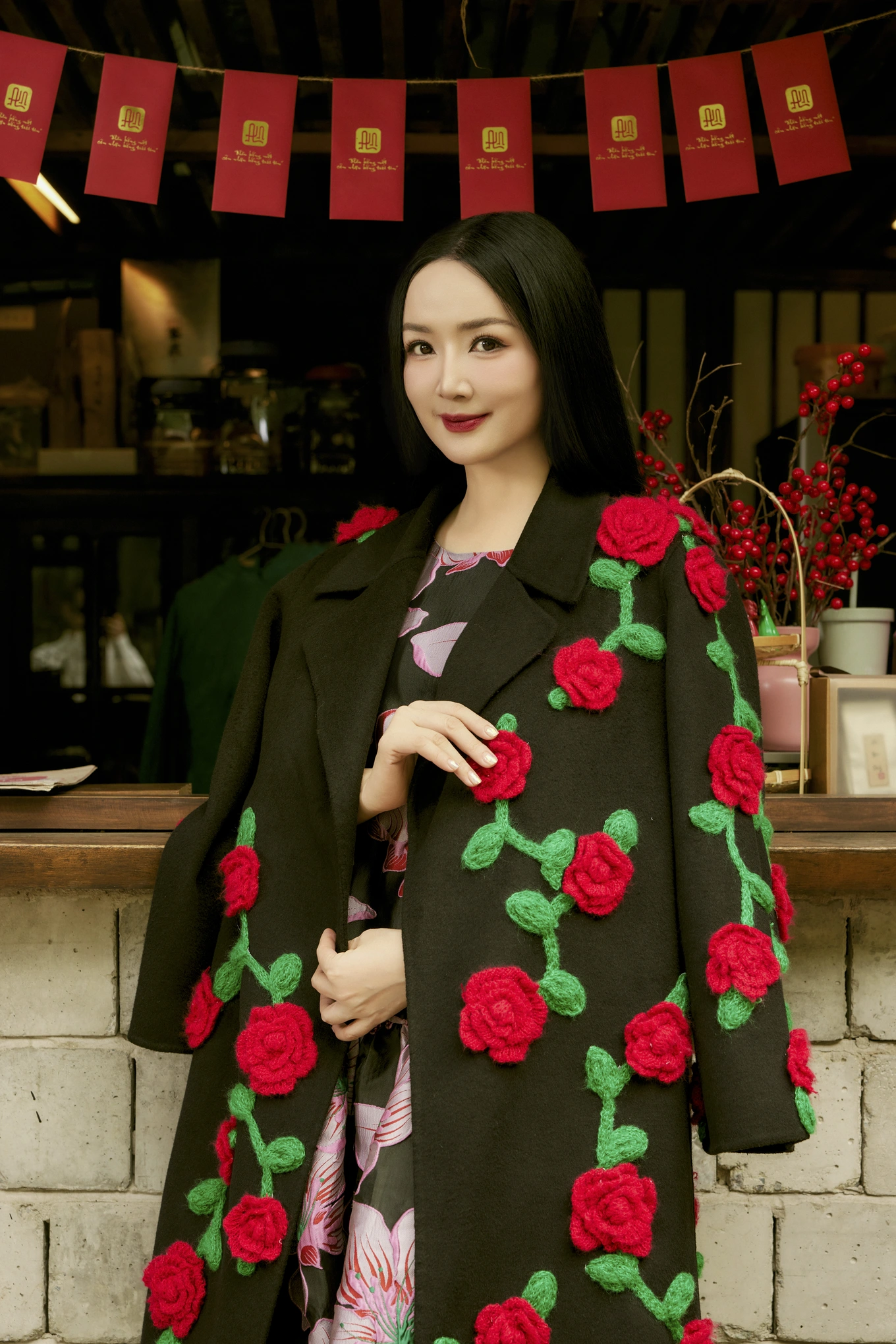 Gu thời trang của 3 biểu tượng nhan sắc "nghiêng nước nghiêng thành" showbiz Việt: Ngoài 50 vẫn sang trọng, tỏa khí chất ngời ngời - 4