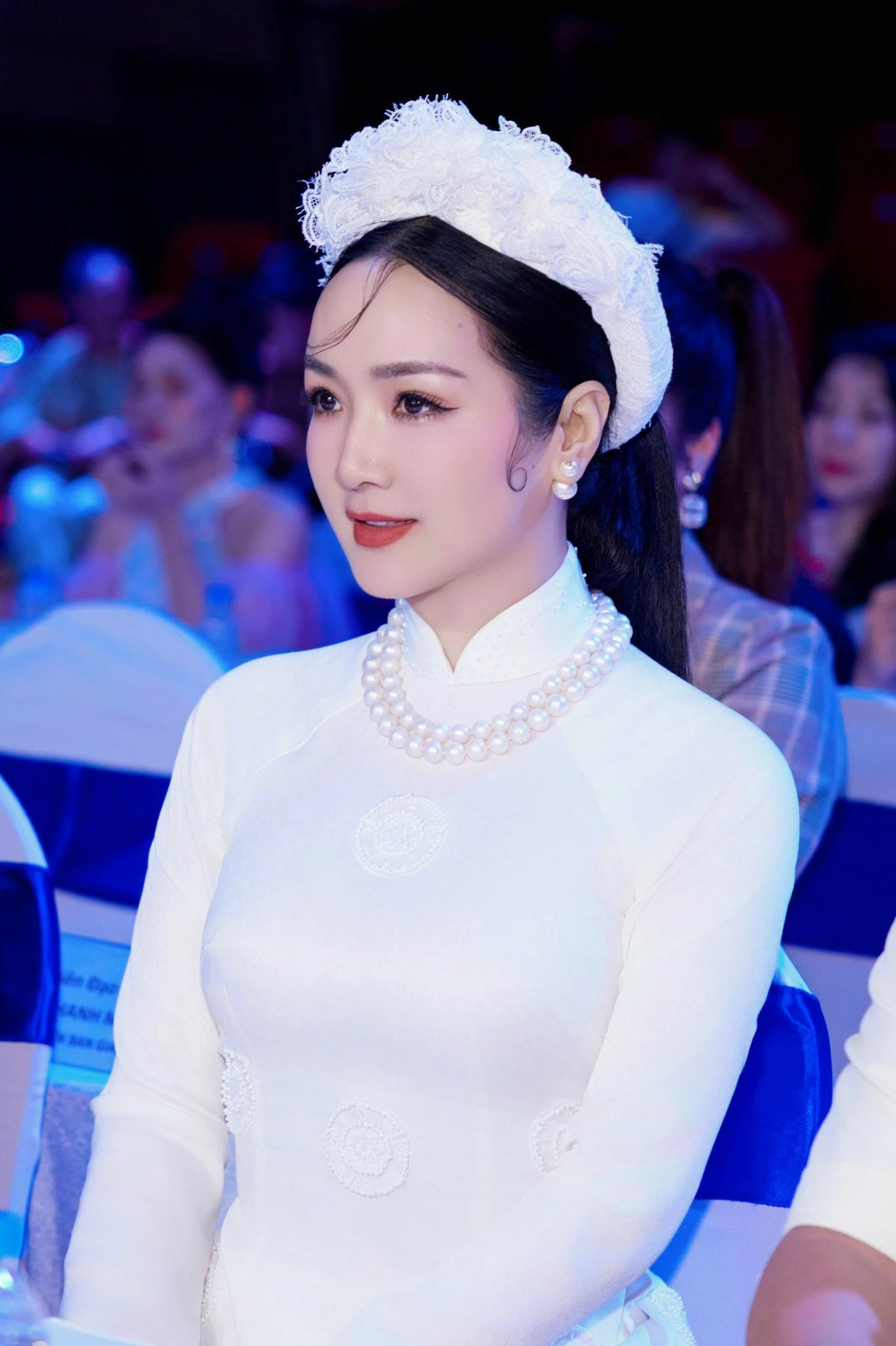 Gu thời trang của 3 biểu tượng nhan sắc "nghiêng nước nghiêng thành" showbiz Việt: Ngoài 50 vẫn sang trọng, tỏa khí chất ngời ngời - 5