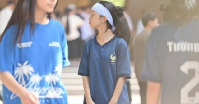 Nữ sinh quấn khăn tang dự thi vào lớp 10 ở Hà Tĩnh
