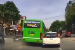 CLIP: Tài xế xe buýt vượt ẩu gây va chạm giao thông, bị phạt 5 triệu đồng và trừ 2 điểm GPLX