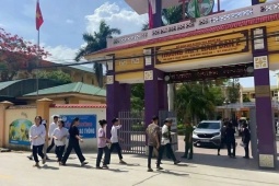 Thầy giáo coi thi lớp 10 trần tình về phát ngôn  ' học cho lắm rồi cũng đi làm thuê ' 