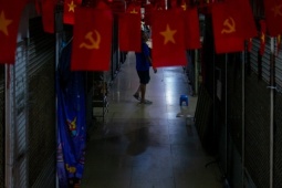 Chợ Đồng Xuân, Hàng Da bỗng dưng  " đóng băng "  giữa hè: Nỗi lo lớn hơn cả hàng hóa ế ẩm