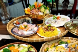Món đặc sản trong mâm cỗ ở miền Tây, màu sắc rực rỡ, nấu bằng nồi đặc biệt