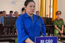 Người đàn bà nhét xyanua vào viên thuốc để đầu độc chồng