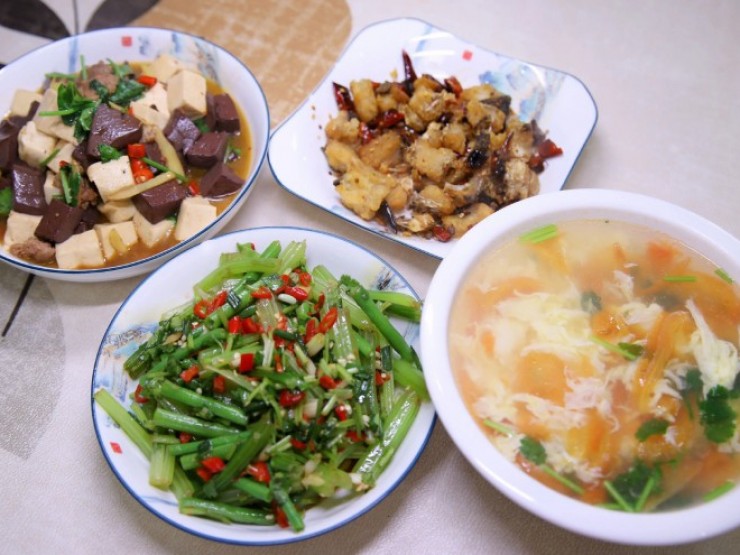 Thực đơn 4 món đơn giản, hấp dẫn cho gia đình đông người