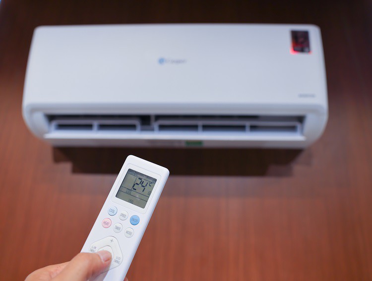 Người tiêu dùng nên lựa chọn các sản phẩm tiết kiệm điện như: Đèn LED, điều hoà Inverter...