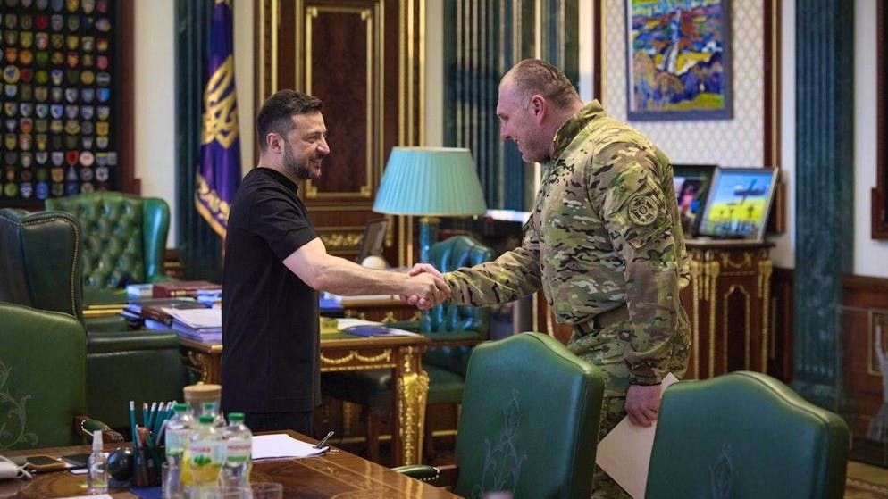 Ông&nbsp;Vasyl Malyuk gặp và báo cáo kết quả chiến dịch "mạng nhện" với ông Zelensky. Ảnh:&nbsp;Ukraine Presidential Press Service