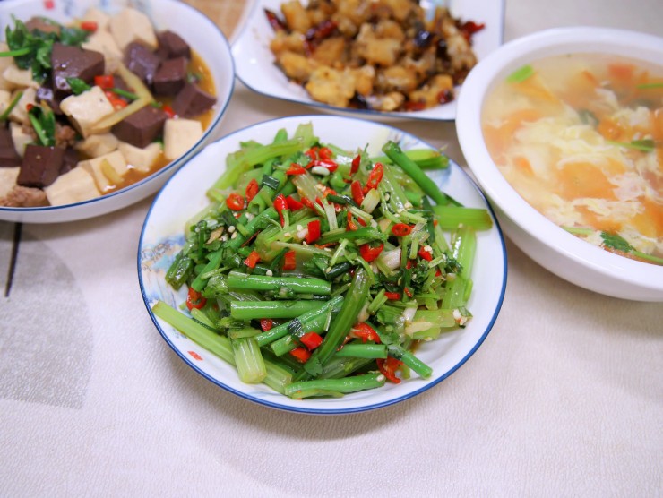 Thực đơn 4 món đơn giản, hấp dẫn cho gia đình đông người - 4