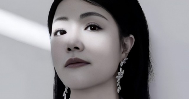 Nữ ca sĩ qua đời vì xuất huyết não khi đang liv...