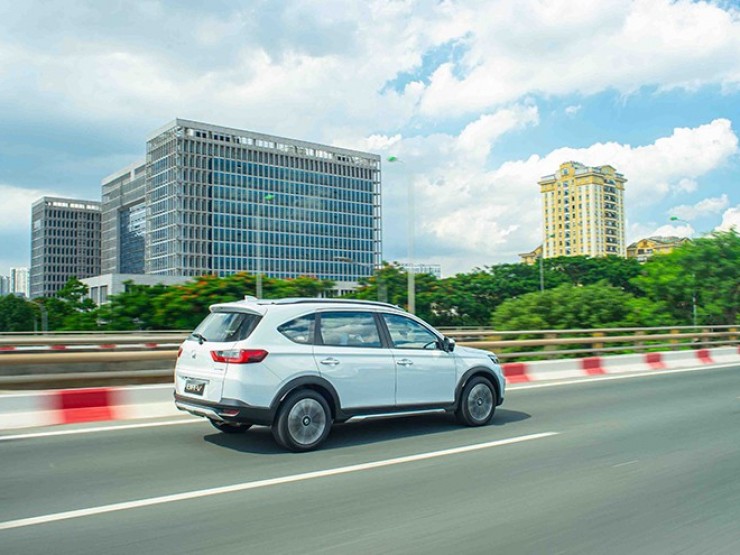 Giá xe Honda BR-V tháng 6/2025, tặng 50% phí trước bạ và 1 năm bảo hiểm