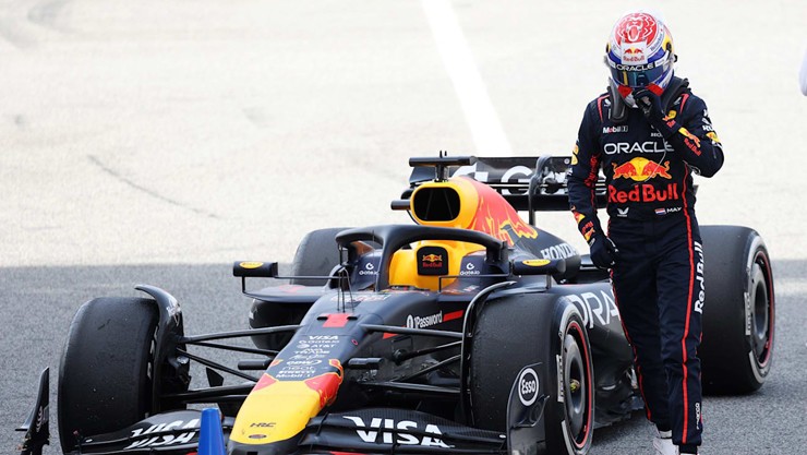 Verstappen đứng trước nguy cơ bị cấm thi đấu (đã nhận 11 điểm phạt trong 12 tháng)