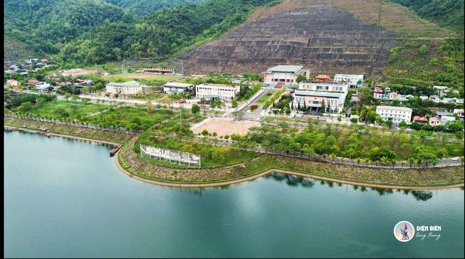 Cung đường đẹp như tranh, được ví von là 'Hội An thu nhỏ' ở Điện Biên - 3