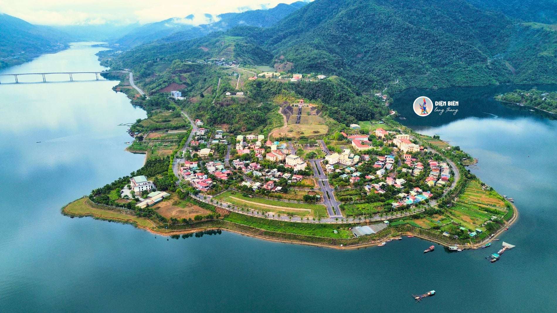 Cung đường đẹp như tranh, được ví von là 'Hội An thu nhỏ' ở Điện Biên - 4