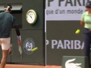 Thể thao - Sốc Musetti sút bóng vào ngực nữ trọng tài, vẫn vào bán kết Roland Garros