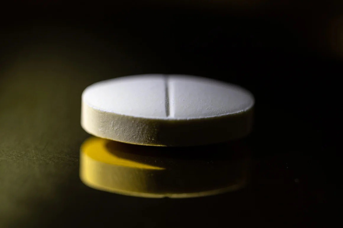 Trung Quốc kiểm soát 80% nguyên liệu thô cần thiết để sản xuất amoxicillin.