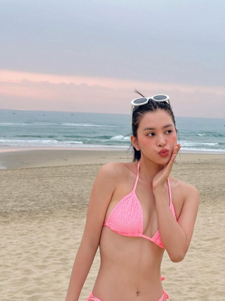Mỗi khi diện bikini, cô gây chú ý với body nóng bỏng. Ảnh: IGNV