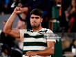 Alcaraz xin lỗi khán giả vì thắng "hủy diệt" 94 phút ở tứ kết Roland Garros