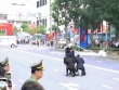 Cảnh vệ dùng cặp chống đạn đáp trả nhóm khủng bố trong diễn tập